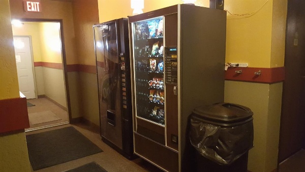 Earth Inn Motel - Jackson image 4