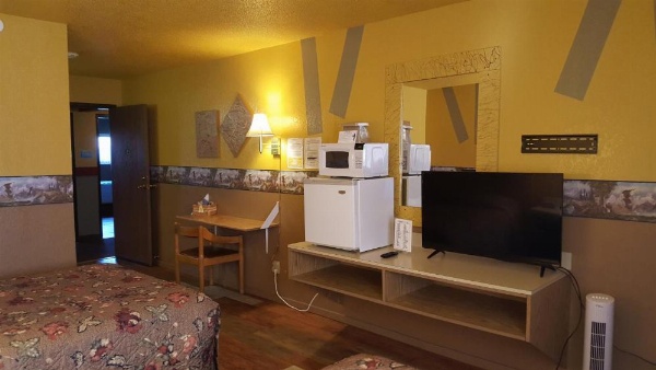 Earth Inn Motel - Jackson image 9